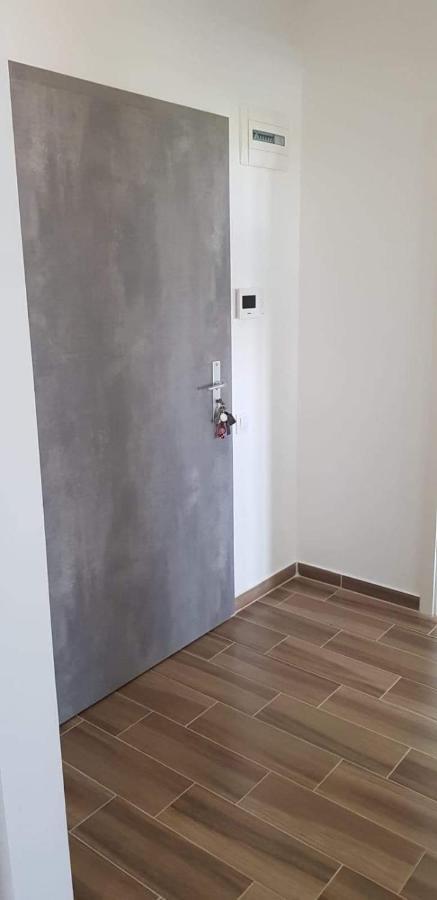Апартаменти Apartament Modern Ioan Popasu Брашов Екстер'єр фото