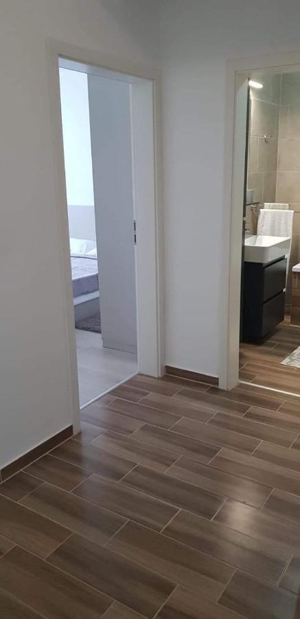 Апартаменти Apartament Modern Ioan Popasu Брашов Екстер'єр фото